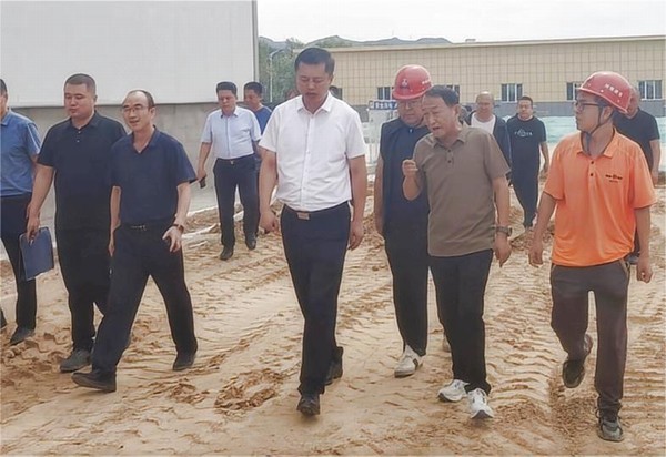 綏德縣縣委副書記、縣長王誠一行蒞臨陜煤建設(shè)路橋分公司綏德縣第二凈水廠工程調(diào)研