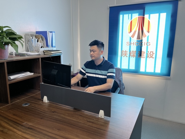 在奮斗中奉獻(xiàn)無(wú)悔青春