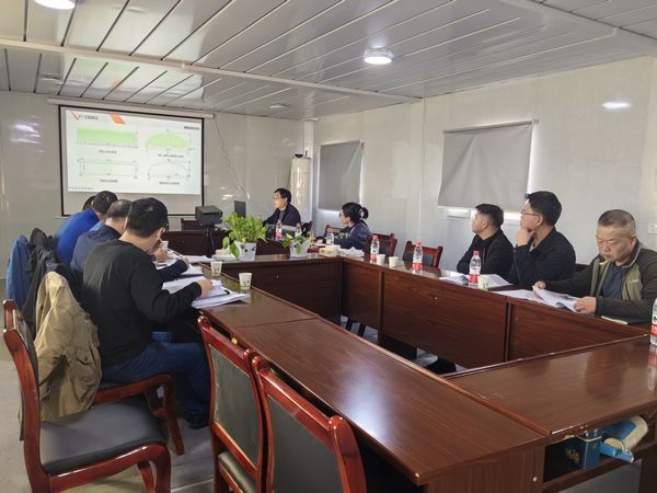 陜煤建設(shè)天工公司新疆第一項(xiàng)目部?jī)?chǔ)煤棚鋼結(jié)構(gòu)網(wǎng)架超危大工程一次性通過(guò)專家論證