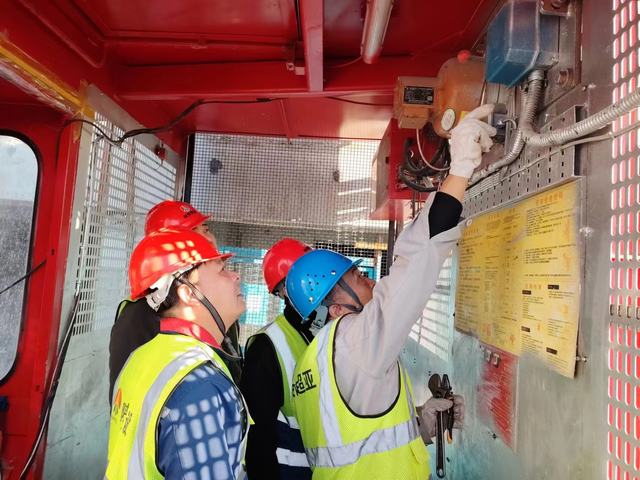 陜煤建設(shè)韓城分公司土建二項(xiàng)目部從“點(diǎn)線面”全面發(fā)力，推動(dòng)“百日安全”走深走實(shí)