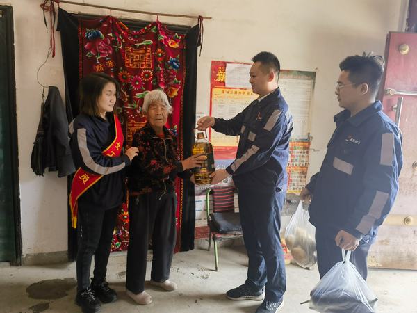 陜煤建設(shè)洗選煤運(yùn)營(yíng)公司神渭蒲城運(yùn)營(yíng)項(xiàng)目部 愛(ài)滿(mǎn)重陽(yáng)節(jié) 孝老暖人心