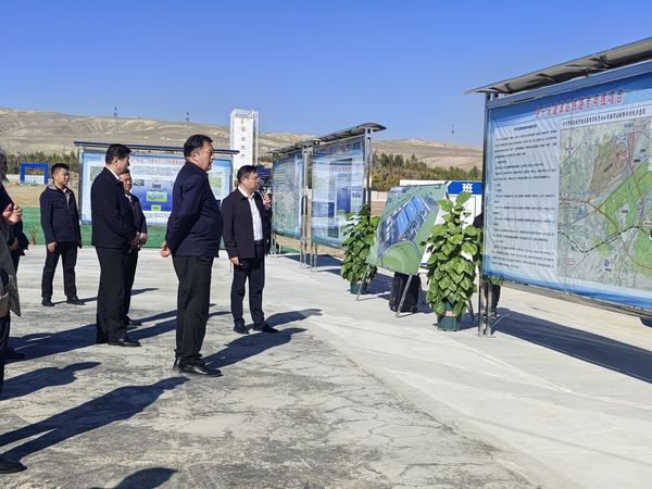 伊犁州州長葉爾夏提?吐爾遜拜蒞臨陜煤建設天工公司新疆第一項目部參加大型現(xiàn)場觀摩活動