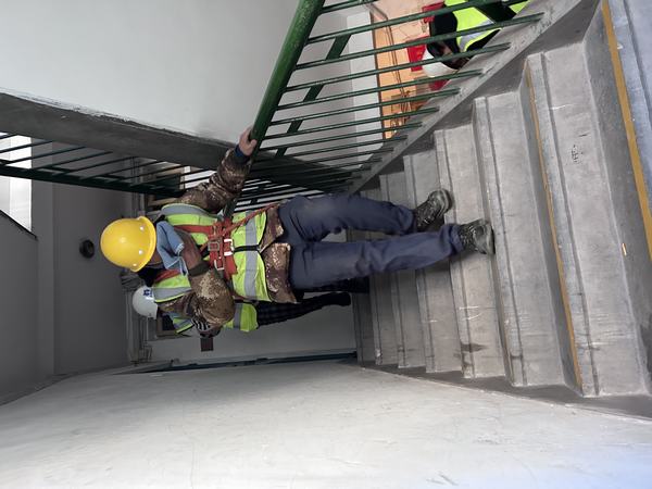 陜煤建設(shè)新城公司第一項目部開展火災(zāi)事故應(yīng)急救援演練活動