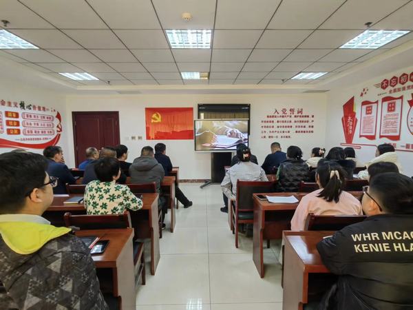 陜煤建設(shè)煤礦運營服務(wù)分公司：組織觀看黨史學(xué)習(xí)教育影片《跨過鴨綠江》