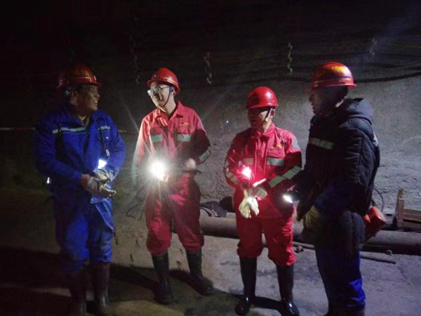 陜煤建設(shè)機(jī)電安裝公司黨政工春節(jié)深入一線(xiàn)檢查指導(dǎo)工作看望堅(jiān)守崗位職工