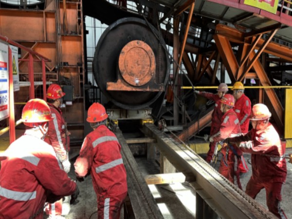 陜煤建設(shè)機(jī)電安裝公司曹家灘項(xiàng)目部提前9小時完成緊急搶修任務(wù)