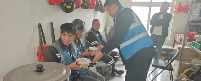 陜煤建設(shè)韓城分公司安裝第四項(xiàng)目部：一碗熱乎飯，情暖眾人心