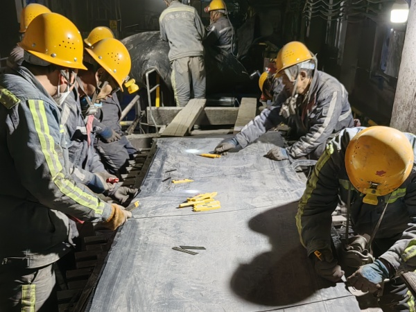 陜煤建設機電安裝公司：凝心聚力忙檢修，爭分奪秒不停歇