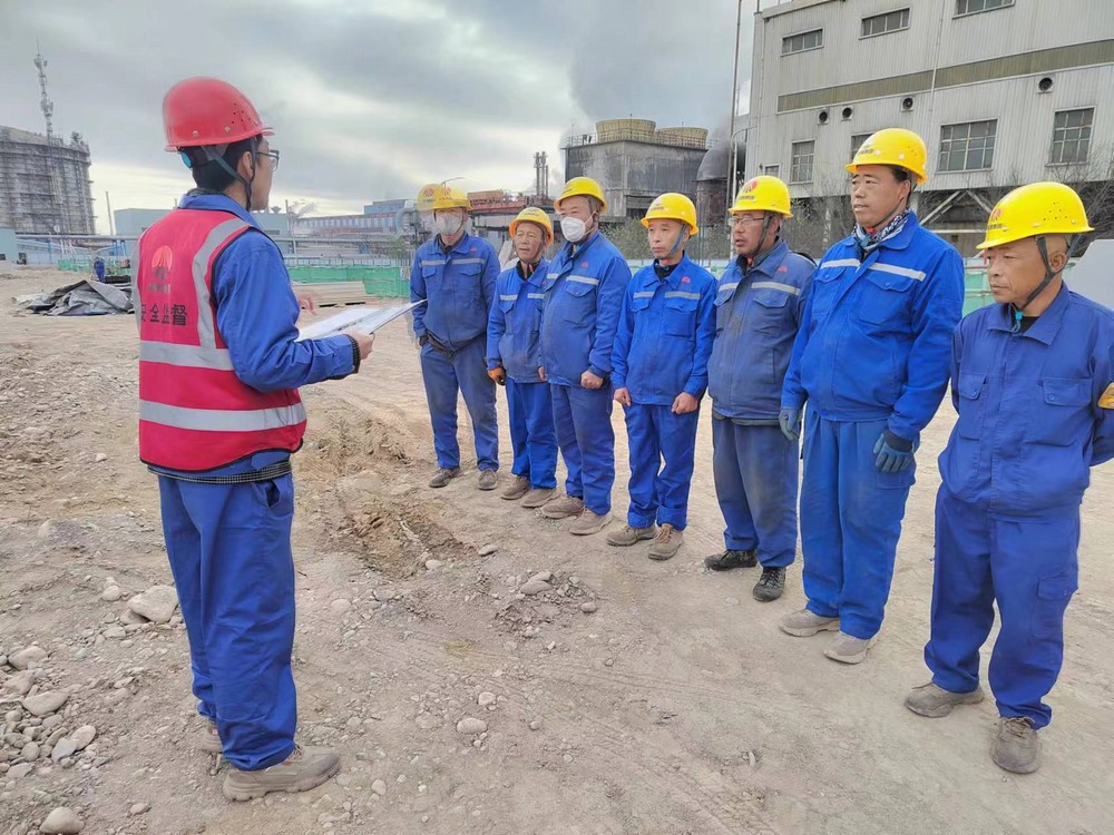 陜煤建設(shè)西北分公司土建第二項(xiàng)目部：工地普法新篇章 共筑法治安全夢(mèng)