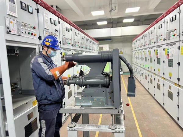 陜煤建設(shè)洗選煤運(yùn)營公司紅柳林洗煤廠項(xiàng)目部： 應(yīng)對雨季“三防”  筑堤安全堤