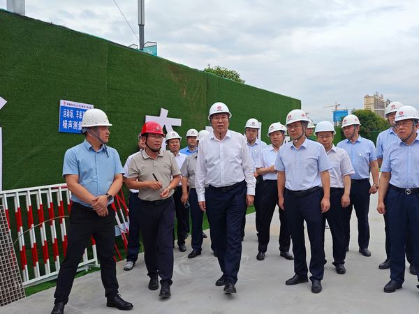 陜煤集團黨委副書記、思創(chuàng)高管院執(zhí)行院長張海泉一行蒞臨陜煤建設(shè)天工公司漢陰縣實驗中學(xué)二期項目指導(dǎo)調(diào)研