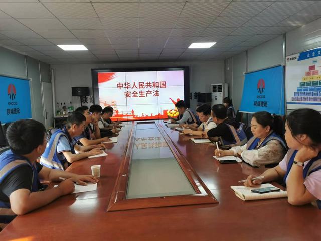 陜煤建設韓城分公司土建十一項目部：：用心織密安全“防護網(wǎng)” 全力打好安全“保衛(wèi)戰(zhàn)”