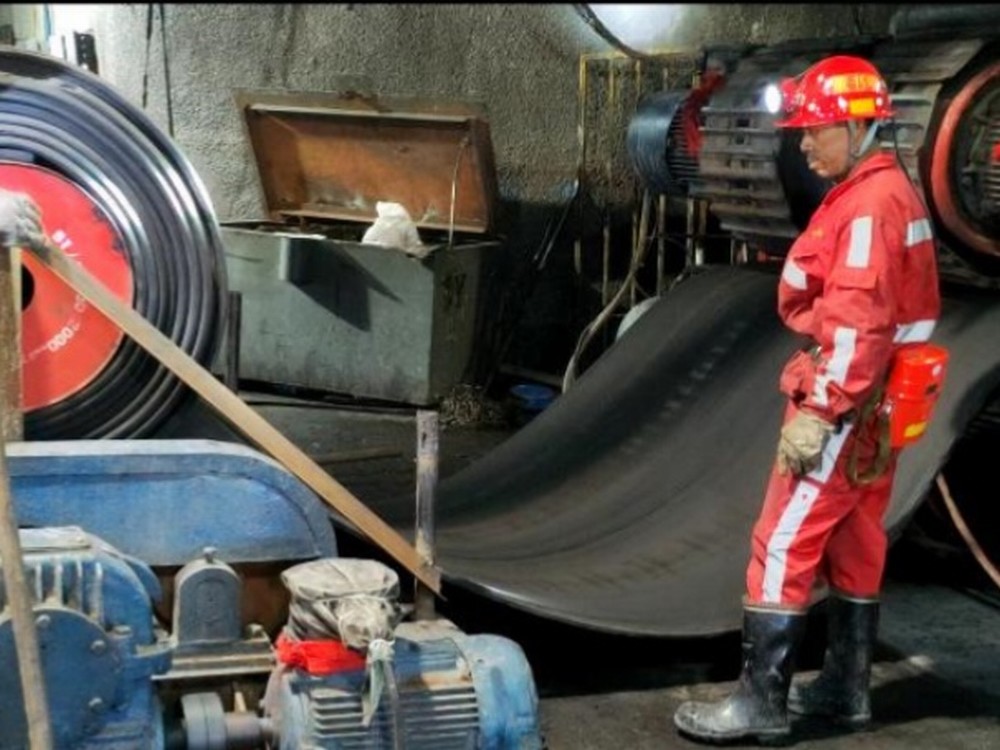 陜煤建設(shè)機(jī)電安裝公司曹家灘項目部提前24小時完成10項檢修任務(wù)