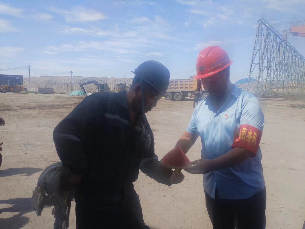 陜煤建設礦建二公司：戰(zhàn)高溫斗酷熱 礦建職工不服“暑”