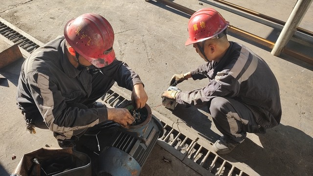 陜煤建設洗選煤運營公司澄合山陽運營項目部:“熱辣滾燙”的初秋，用汗水澆灌辛勤之花