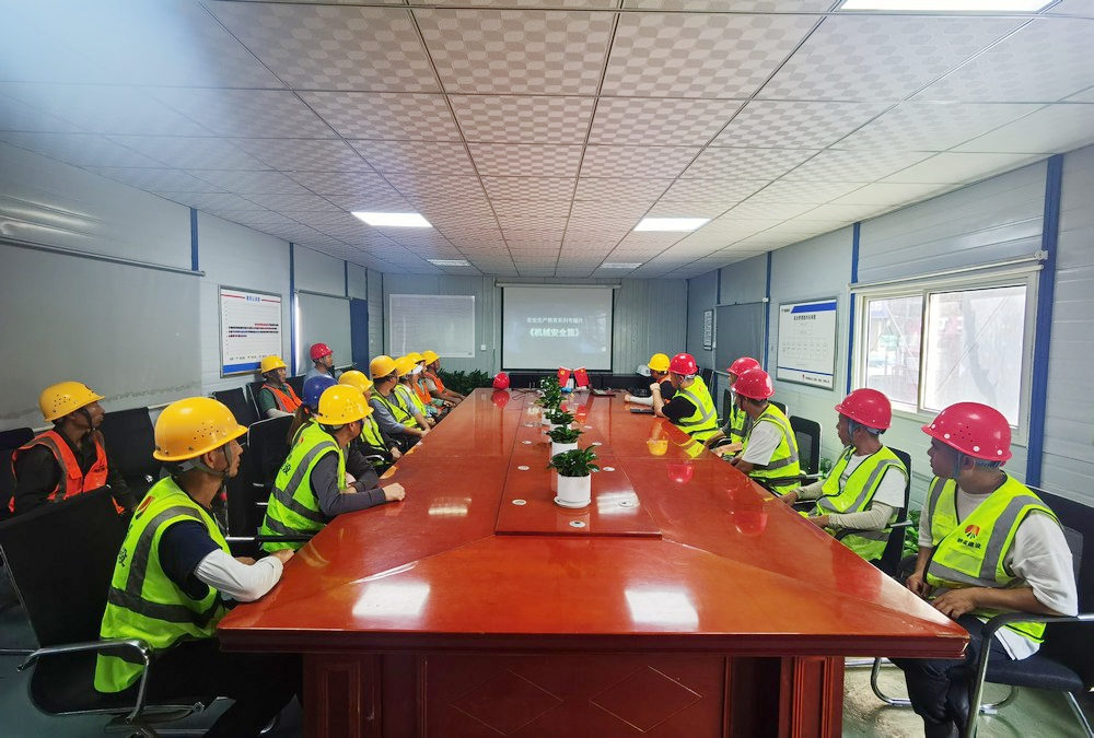 陜煤建設天工公司土建第二十項目部：學安全、行安全、練安全