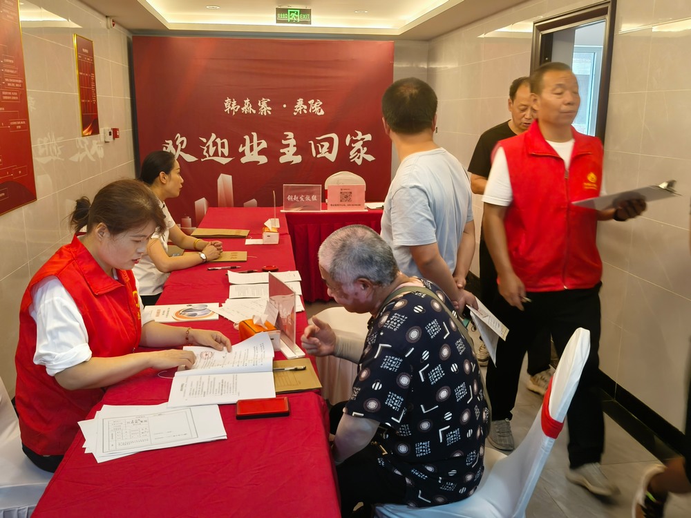 陜煤建設(shè)銅煤公司第二項目部承建的韓森寨·秦院項目5#樓幸福交房