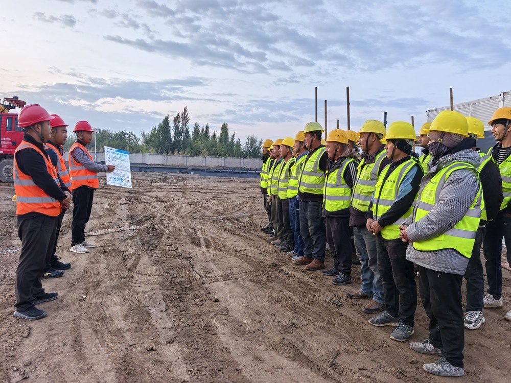 陜煤建設(shè)天工公司新疆第一項(xiàng)目部：抓實(shí)班前例會(huì)，筑牢平安建設(shè)根基