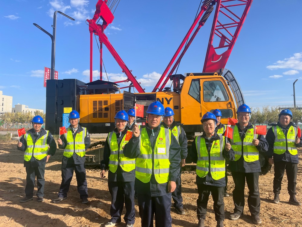 國慶時，建筑工地的夢想之筑