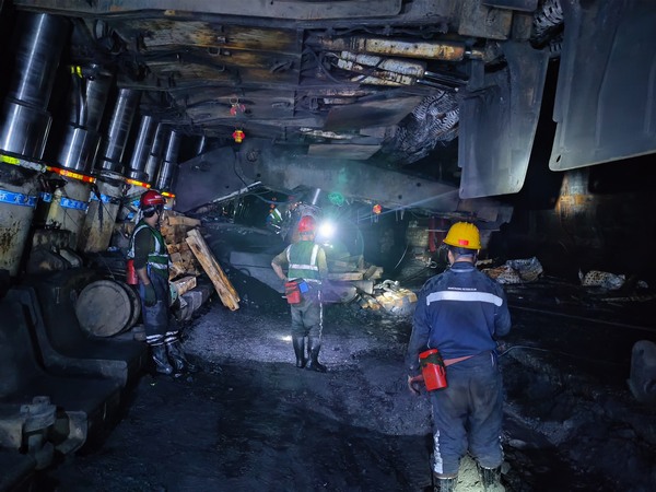 陜煤建設煤礦運營服務分公司：高效完成巴拉素煤礦2101綜采工作面設備回撤及安裝工程