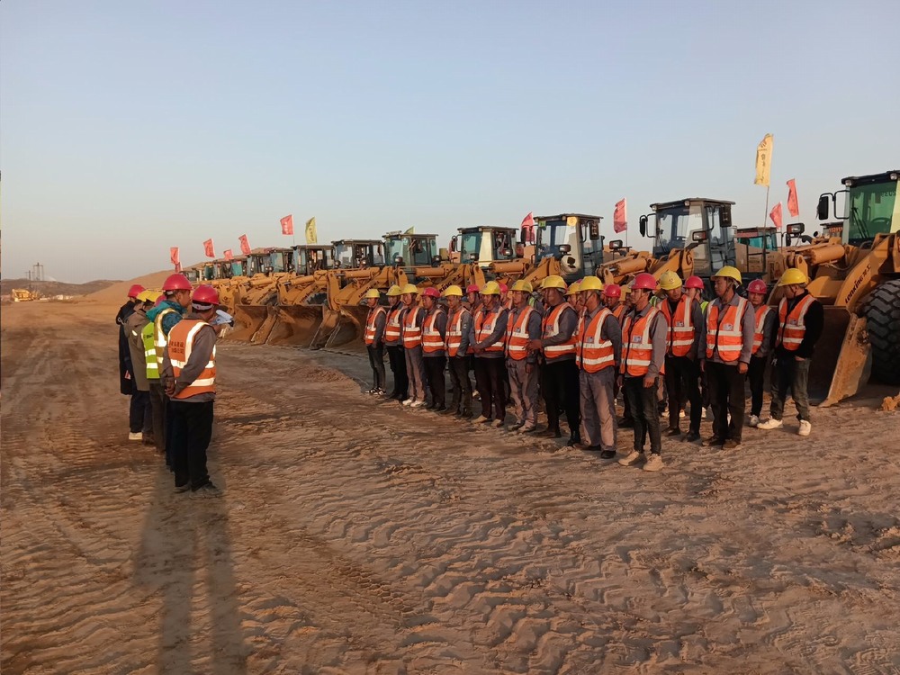 建筑工人：凜冬里的城市筑夢(mèng)者