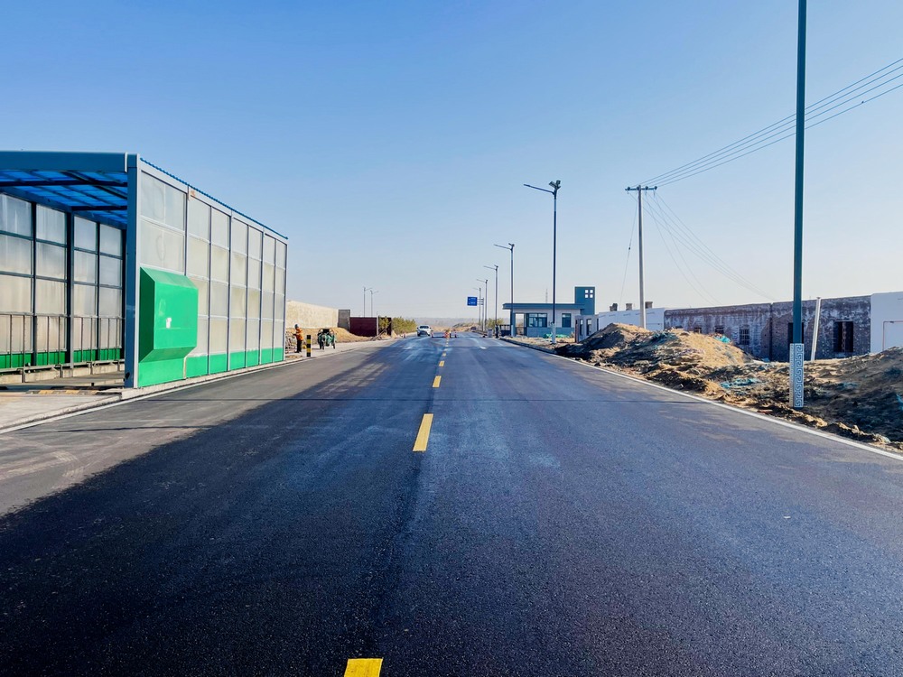 混凝土滑模機助力榆陽煤炭物流園項目2#進(jìn)場道路施工中的應(yīng)用與優(yōu)勢