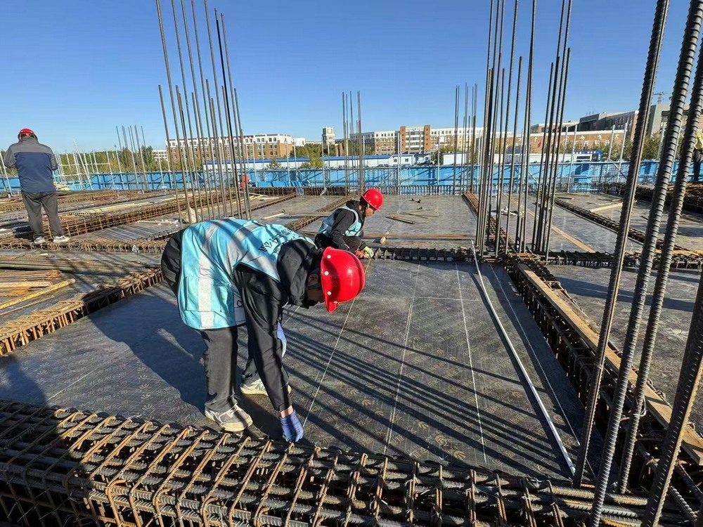 寒冬堅(jiān)守，工地上的最美身影