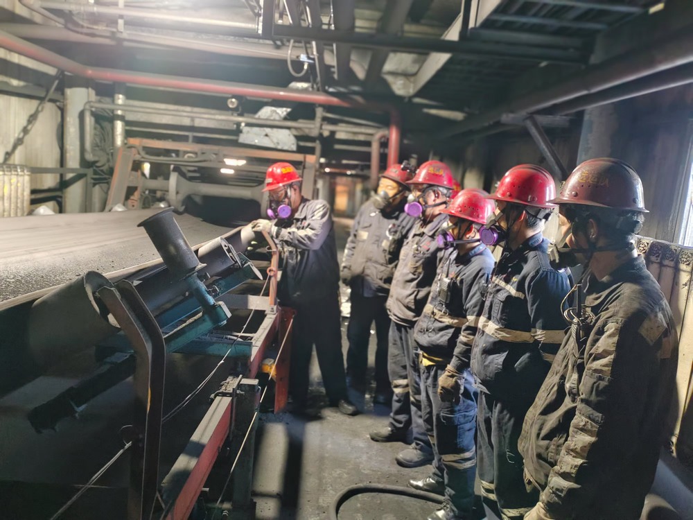 陜煤建設(shè)洗選煤運(yùn)營公司澄合山陽運(yùn)營項目部：擰緊班組“安全閥”，奏響生產(chǎn)“交響曲”