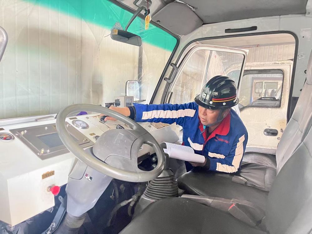 陜煤建設(shè)機(jī)電安裝公司檸條塔項目部：鐵肩擔(dān)重任的運輸線"守門人"