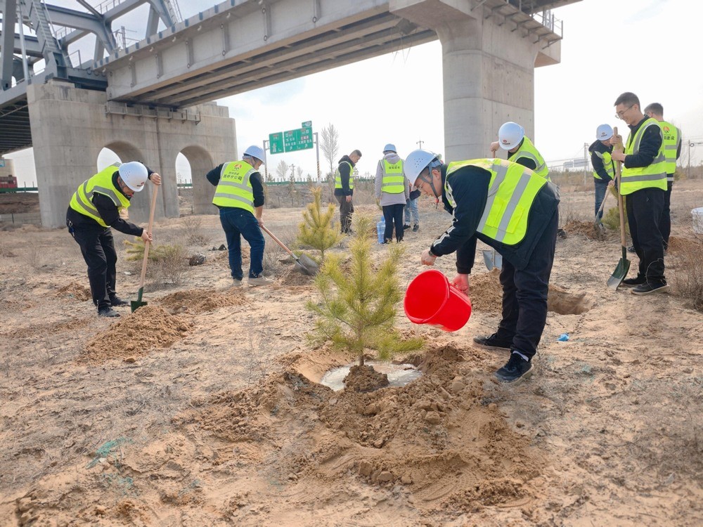 陜煤建設路橋分公司：夏意漸濃四月天，“青”風助力促發(fā)展