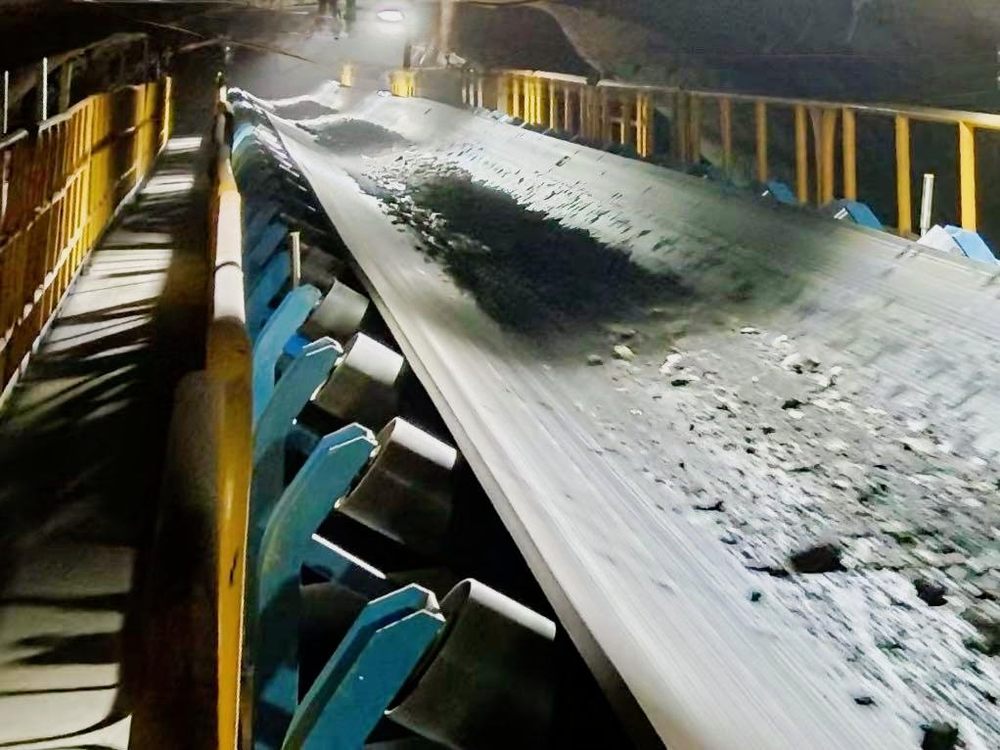 陜煤建設機電安裝公司趙石畔項目部東翼大巷皮帶成功運轉(zhuǎn)