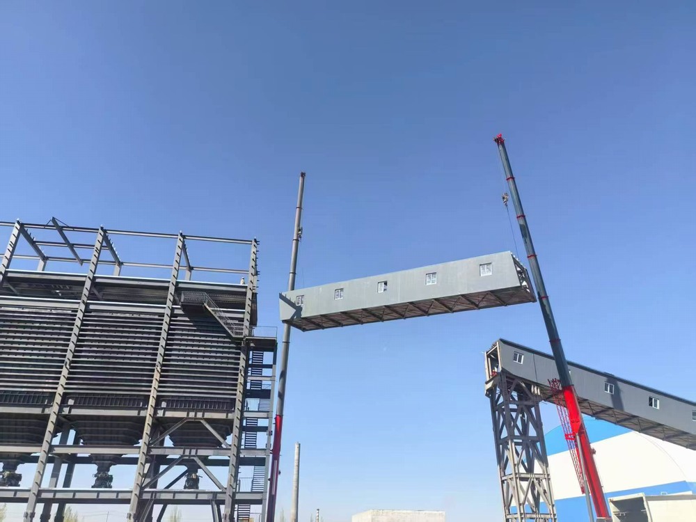 陜煤建設天工公司新疆第一項目部：雙機協(xié)作展絕技，棧橋凌空貫長虹