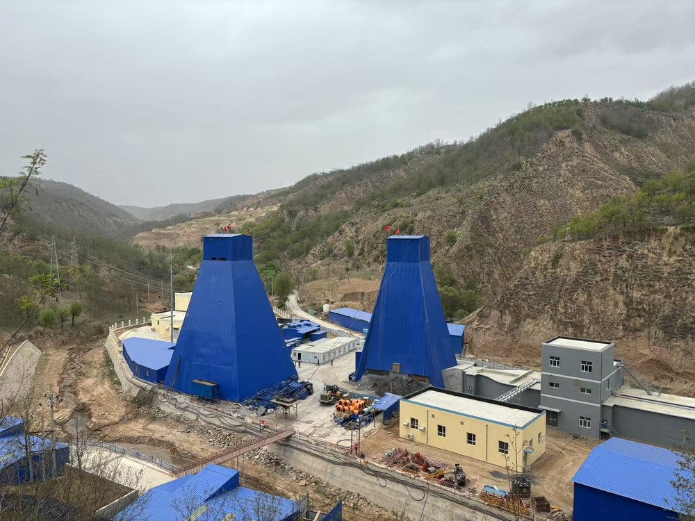 陜煤建設(shè)礦建三公司承建的華龍項(xiàng)目一期立井工程順利完工