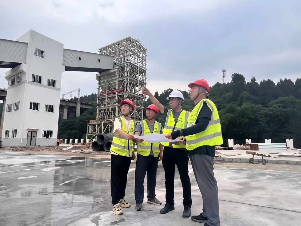 平凡中的偉大 烈日下的堅(jiān)守