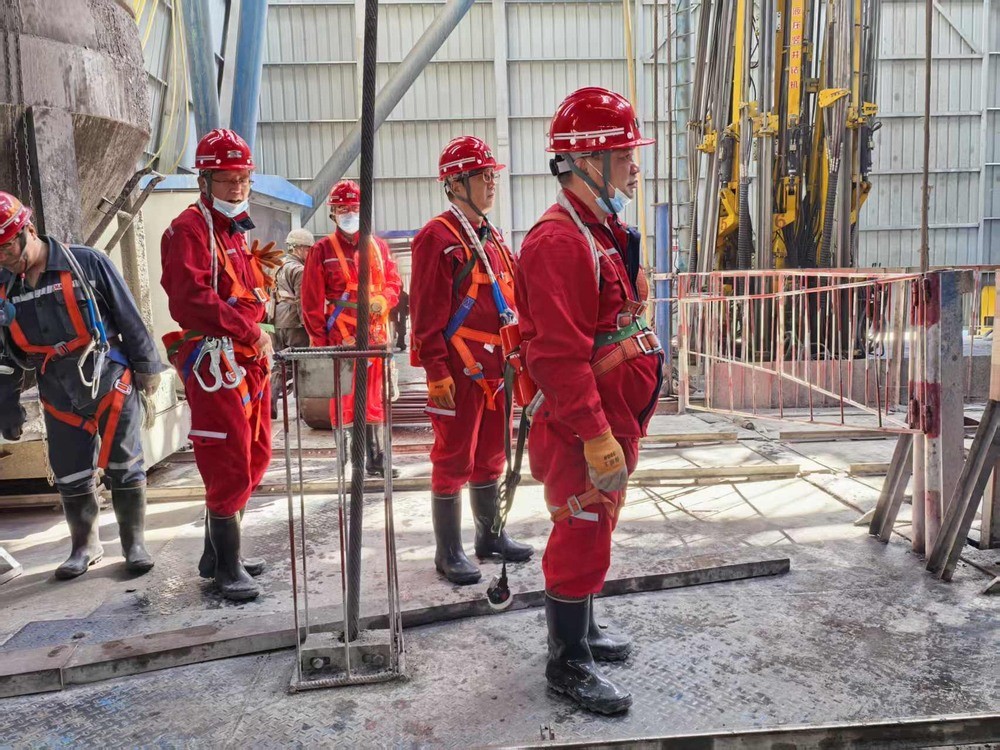 嚴(yán)督查 補(bǔ)漏洞 強(qiáng)落實(shí)-陜煤建設(shè)礦建二公司扎實(shí)開展機(jī)電專項整治第二階段工作