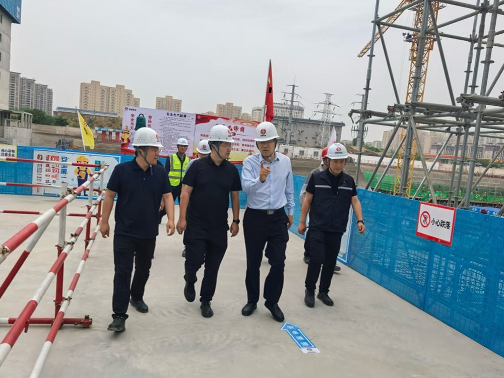 陜煤實業(yè)集團(tuán)副總經(jīng)理張四棟深入天工 公司基層項目檢查指導(dǎo)