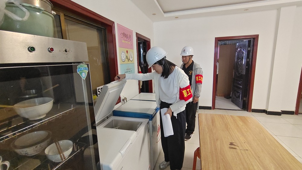 陜煤建設(shè)澄合分公司職工代表“兩堂一舍”查實(shí)情 暖胃暖心更暖企