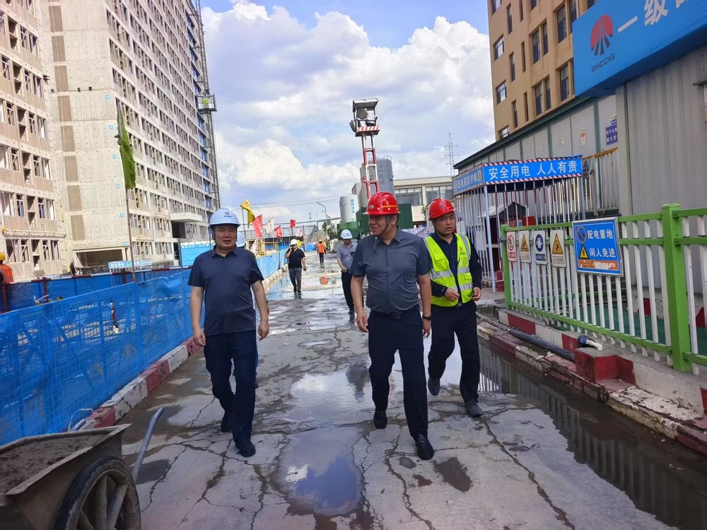 陜西省建設(shè)工程質(zhì)量安全監(jiān)督總站站長鄭海平一行蒞臨檸條塔煤礦新建3#、4#員工公寓樓項目檢查指導(dǎo)工作