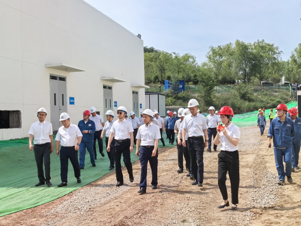 陜西煤業(yè)化工集團府谷能源開發(fā)有限公司黨委書記、董事長李寧一行蒞臨黃河地表水預(yù)處理項目參觀調(diào)研