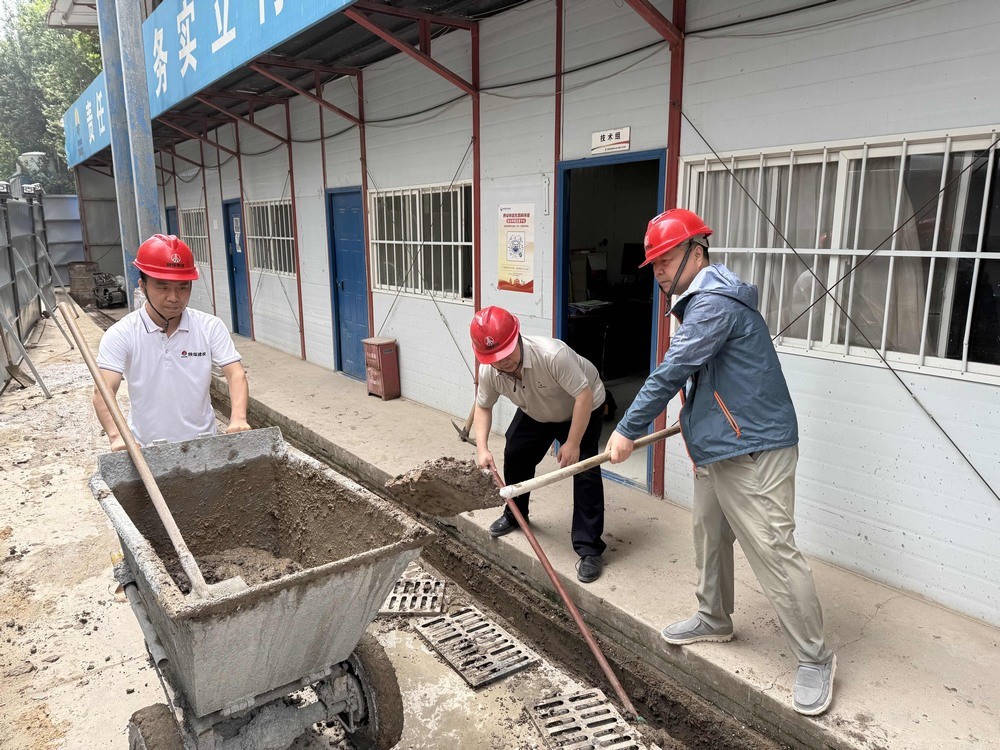 陜煤建設(shè)韓城分公司土建二項目部：黨團攜手，筑牢雨季安全防線