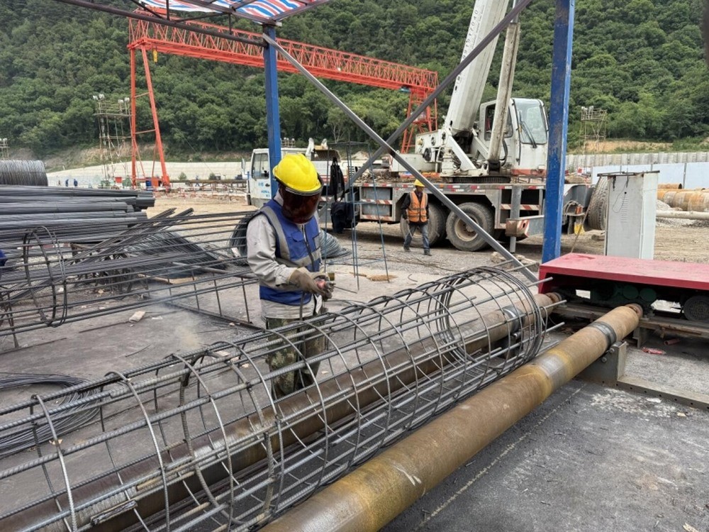 陜煤建設(shè)銅煤公司：黃陵店頭電廠二期建設(shè)者迎“烤”驗(yàn)，千根樁基提前拔地而起