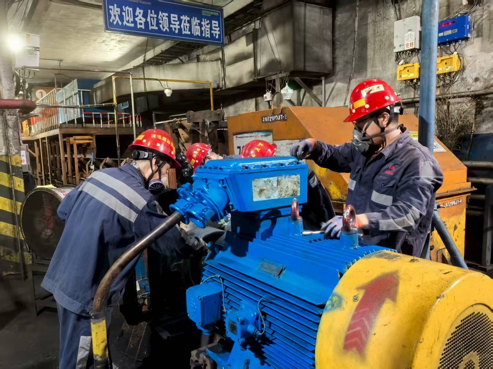 陜煤建設(shè)洗選煤運(yùn)營公司檸條塔運(yùn)營項(xiàng)目部：汗水浸透工裝色，高溫檢修護(hù)生產(chǎn)