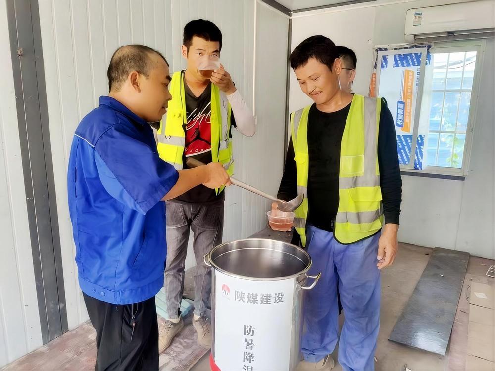 陜煤建設(shè)路橋分公司荊州項目部戰(zhàn)高溫、守安全、保進度