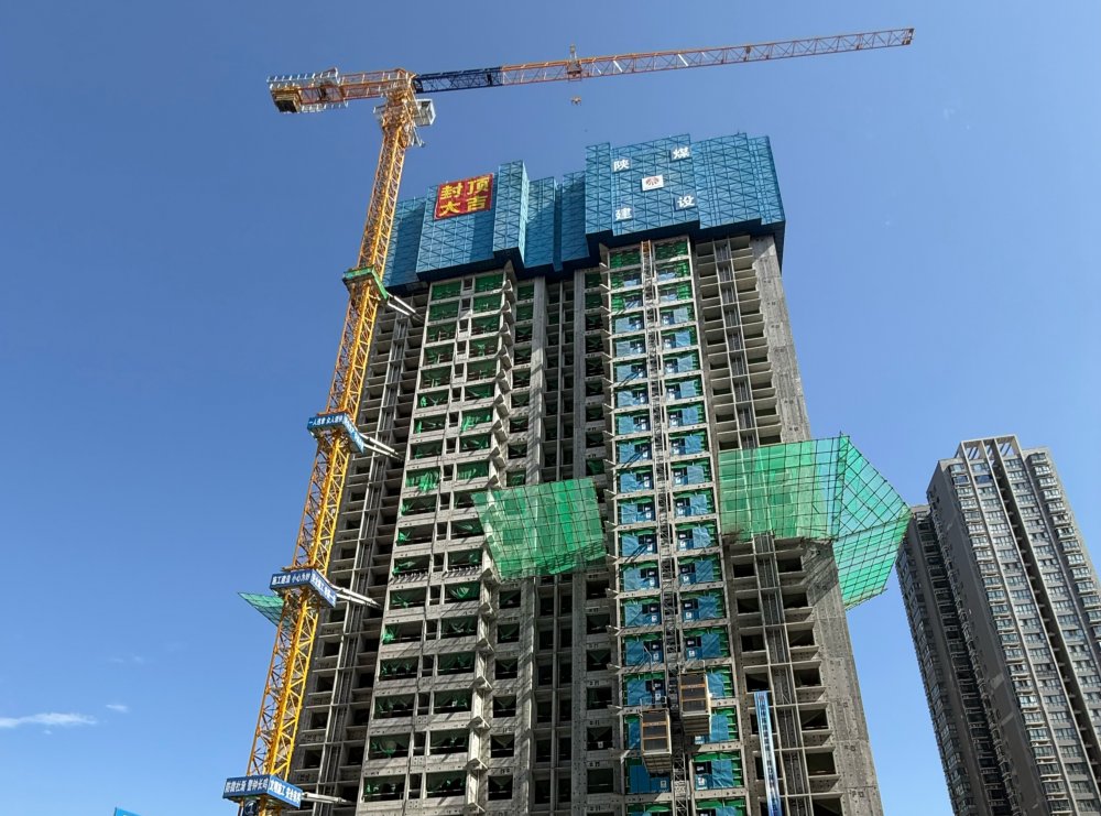 安居夢(mèng)再進(jìn)一步！構(gòu)件廠集中安置地項(xiàng)目主體結(jié)構(gòu)圓滿封頂