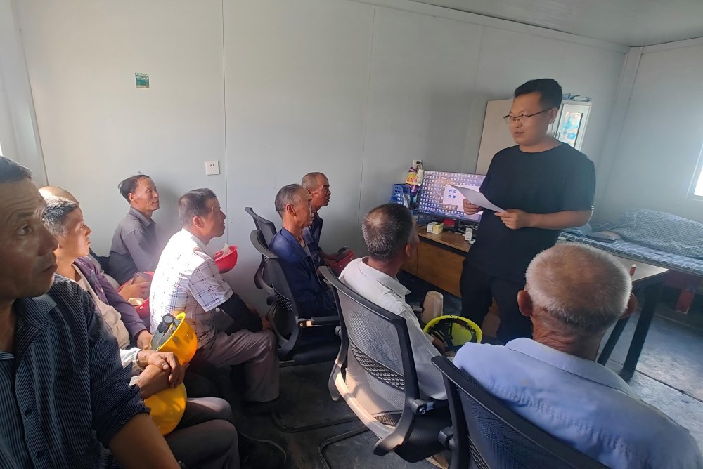 “薪”事落地！陜煤建設(shè)路橋分公司專項(xiàng)監(jiān)督讓農(nóng)民工子女安心上學(xué)