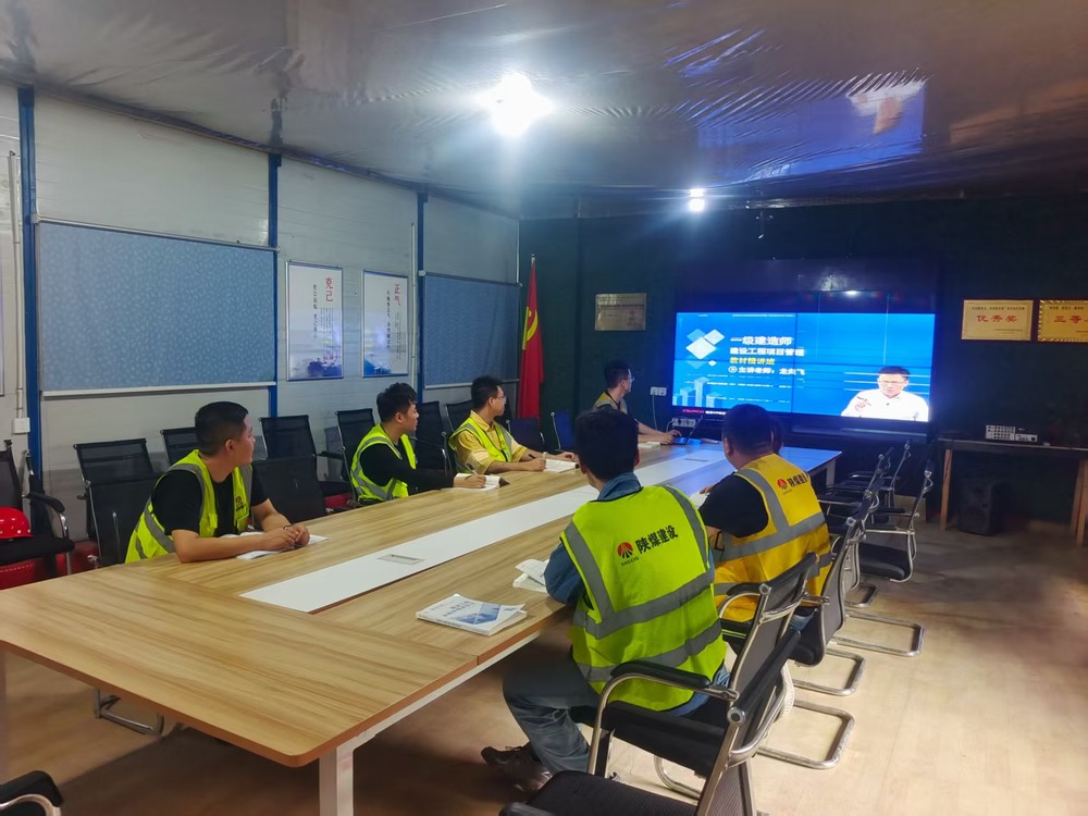 燈光映初心！陜煤建設(shè)銅煤公司基層職工備戰(zhàn)一建熱潮涌