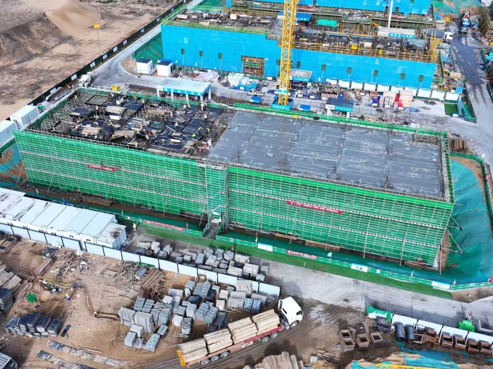 戰(zhàn)荒漠、搶節(jié)點(diǎn)！陜煤建設(shè)天工公司土建第五項(xiàng)目部以“鐵軍擔(dān)當(dāng)”推進(jìn)榆林化學(xué)二期建設(shè)