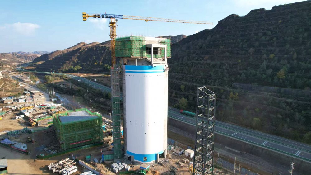 提前2天落位！橫山天云煤礦棧橋鋼支架架起“運(yùn)輸樞紐”，12月投產(chǎn)再添保障