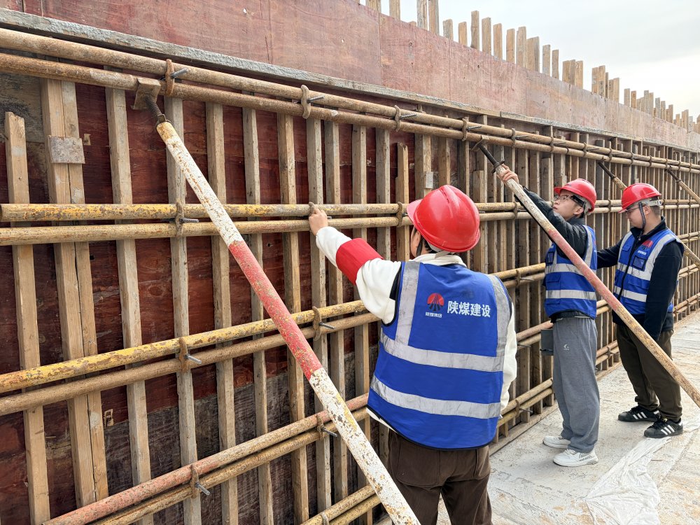 陜煤建設(shè)韓城分公司土建一項(xiàng)目部：青春護(hù)航安全線，百日攻堅(jiān)里的“硬核”擔(dān)當(dāng)