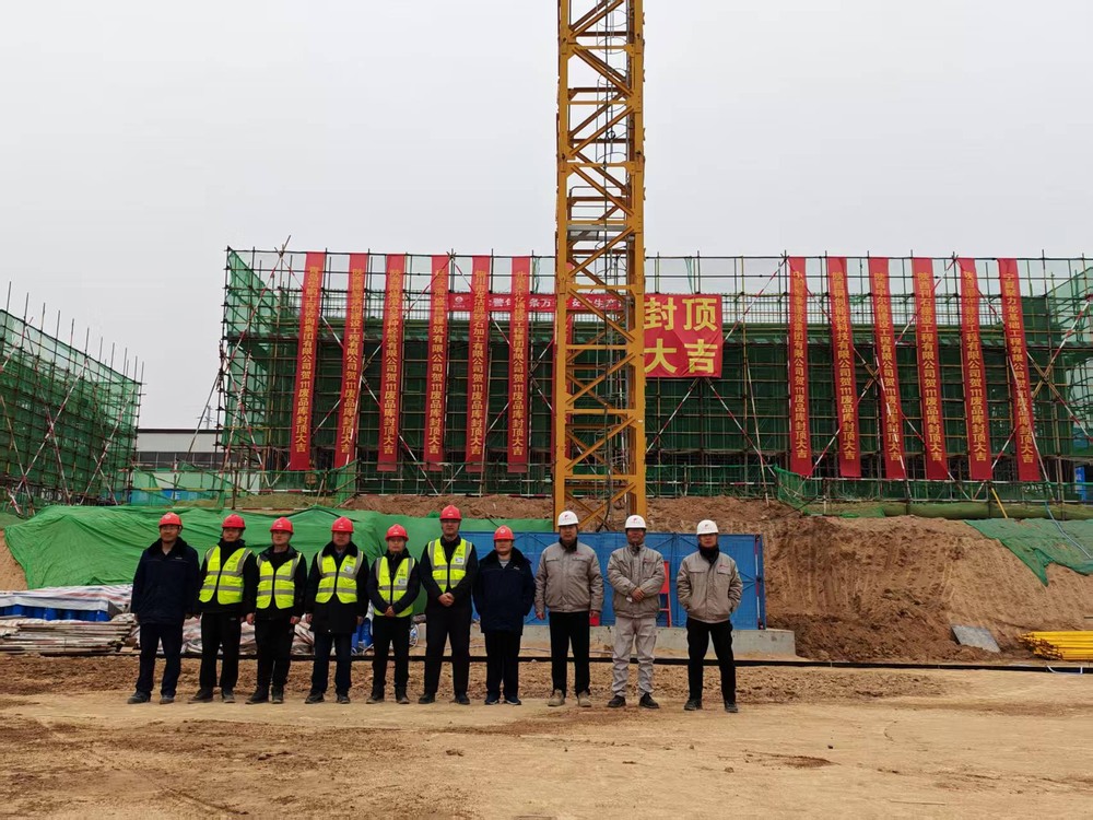 陜煤建設(shè)銅煤公司：年產(chǎn)四萬噸高檔鋰電電解銅箔項(xiàng)目廢品庫(kù)工程順利封頂